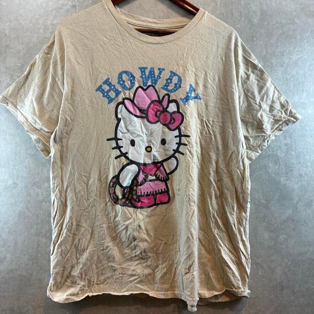 Sanrio Women's Tan and Cream T-shirt